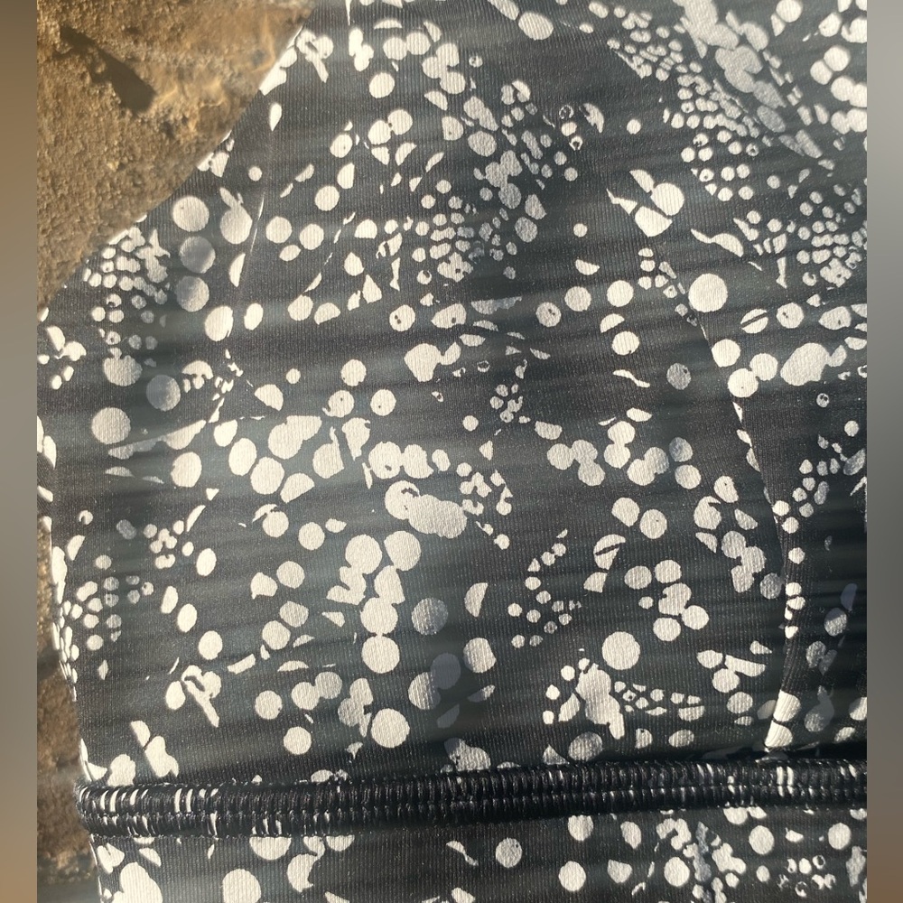 Lululemon Slide With Me Bra in Chirasu Black / Chirakasu Alpine White ~ 6 - Picture 6 of 11